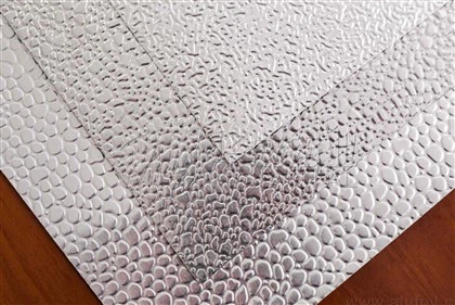 Razený hliníkový plech Stucco